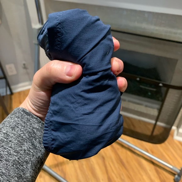 Women’s Lightweight Packable Mountain Hardwear Jacket - Small - Picture 9 of 14